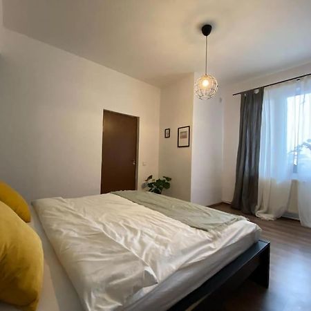 Kara'S Apartment Бухарест Экстерьер фото